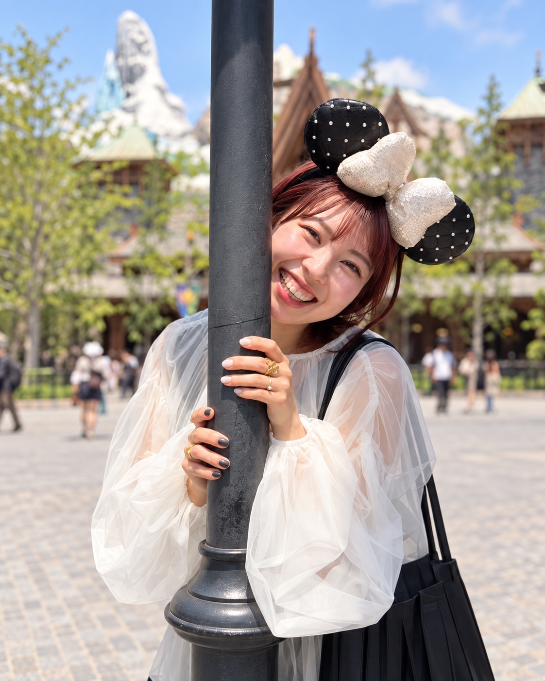 休日のパークで笑顔を見せる代表・解良志織